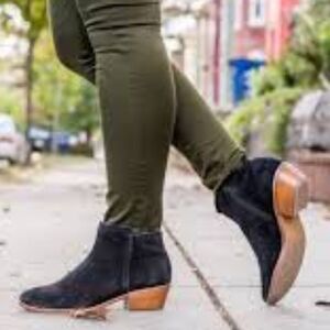 Jack Rogers Bailee Black Suede Ankle Boots. 9.5M
